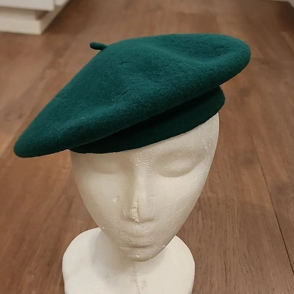 Vintage Beret 100% Wool Deep Forest Green Made in Czechoslovakia Unisex - Picture 2 of 9